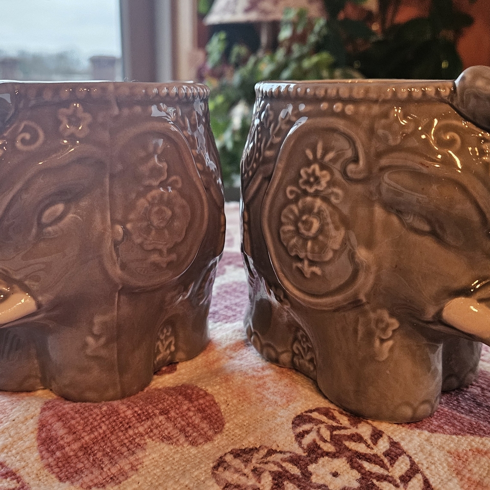 2 Boston Warehouse Trading Corp 14 oz Embossed Stoneware Elephant Mugs